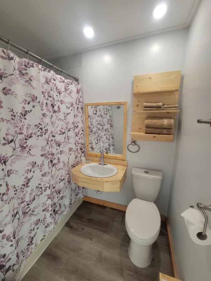 Quest Motel Whitewood Room photo