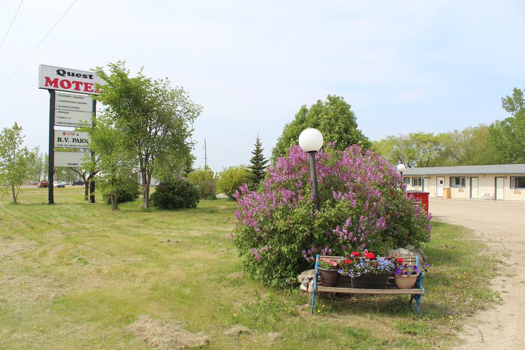 Quest Motel Whitewood Exterior photo