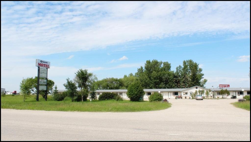 Quest Motel Whitewood Exterior photo