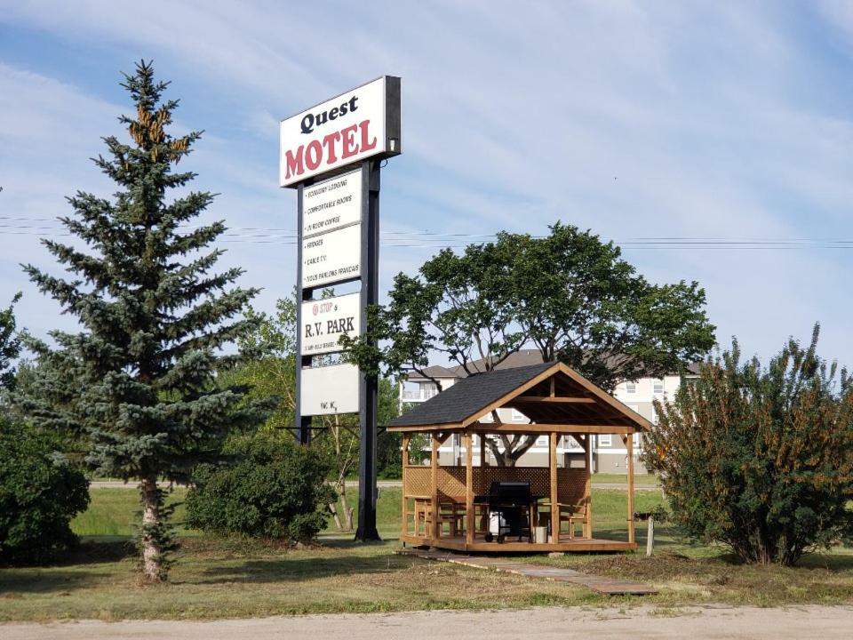Quest Motel Whitewood Exterior photo